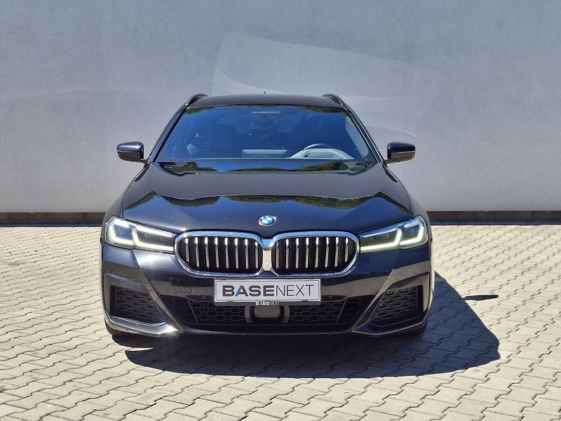BMW Řada 5 540d xDrive Touring M-Sport - fotka 2 z 16