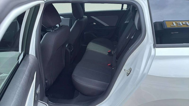 Opel Astra Edition ST 1.2 TURBO (96kW/130 - fotka 17 z 20