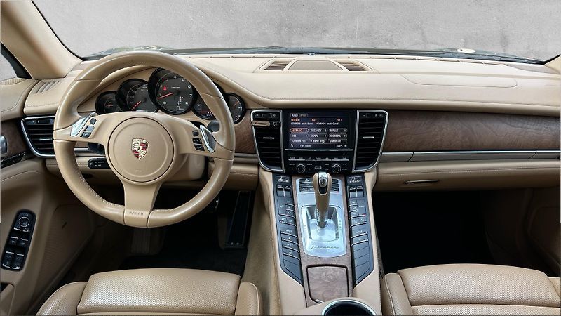 Porsche Panamera 4 - fotka 18 z 29