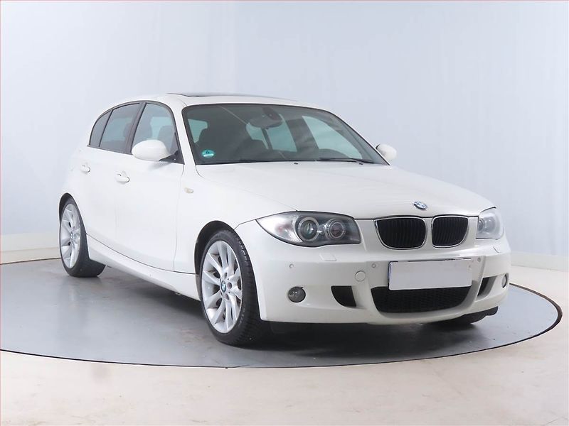 BMW Řada 1 (2009) M Paket 118d, Xenony, Tempomat - fotka 1 z 16