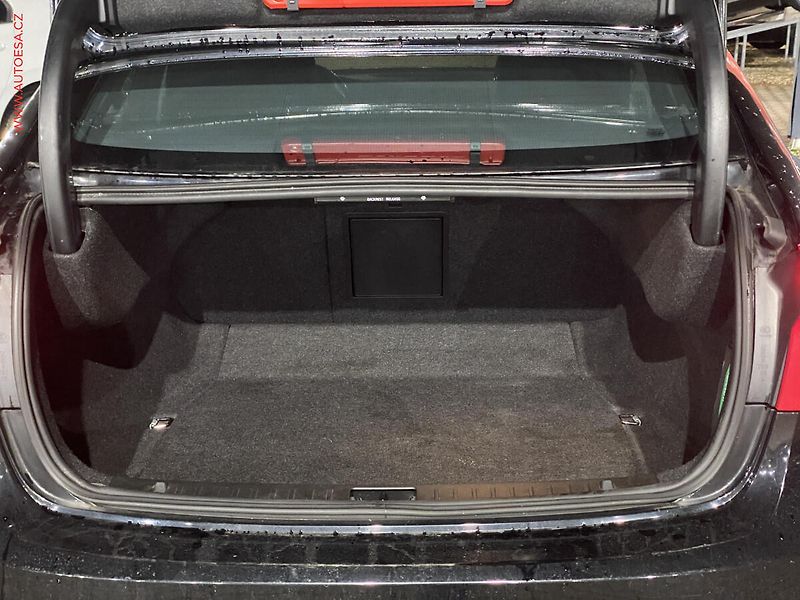Volvo S60 (2012) 2.0 D3, Navi - fotka 7 z 17