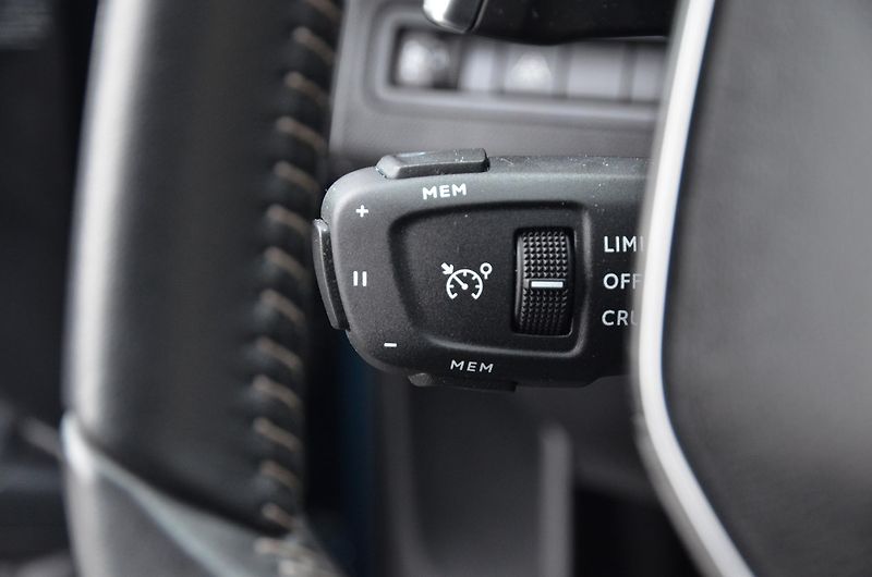 Peugeot 3008 (2023) 1.5 HDi 96kW AT8 Allure / LED - fotka 24 z 38