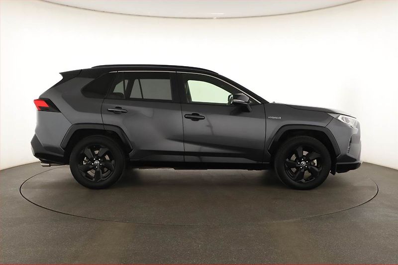 Toyota RAV4 (2020) 2.5 Hybrid - fotka 6 z 20