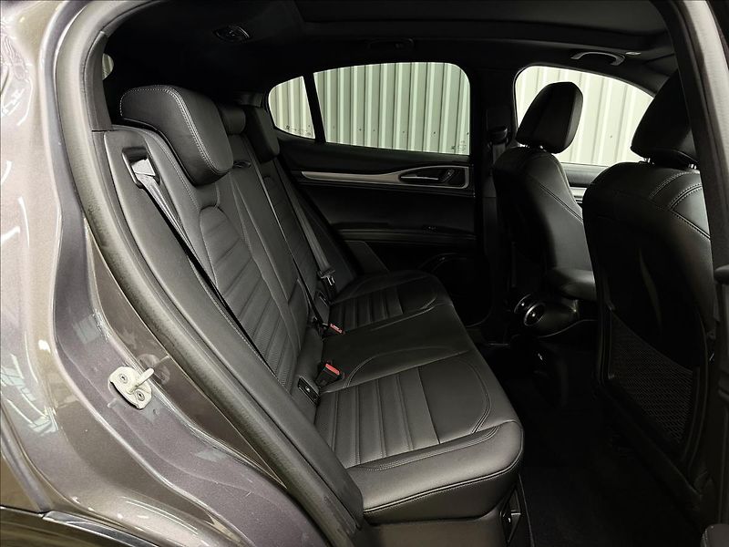 Alfa Romeo Stelvio VELOCE 206kW Q4 PANO LED R21 - fotka 36 z 41