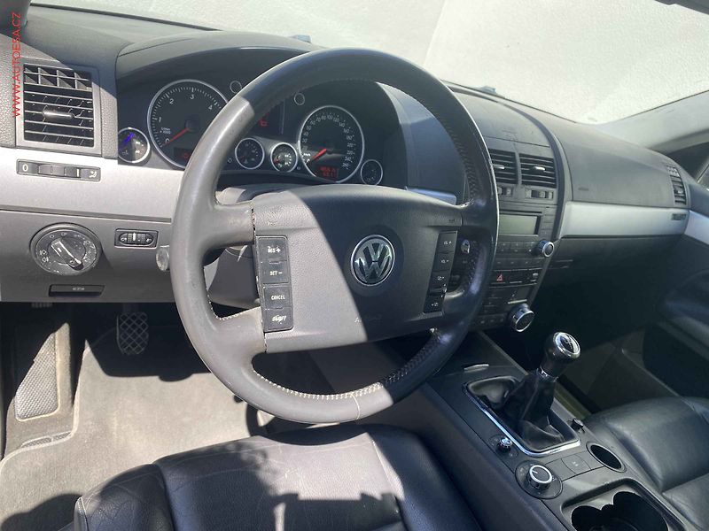 Volkswagen Touareg (2003) 2.5 TDi 4x4 R5, Šíbr, kůže - fotka 12 z 17