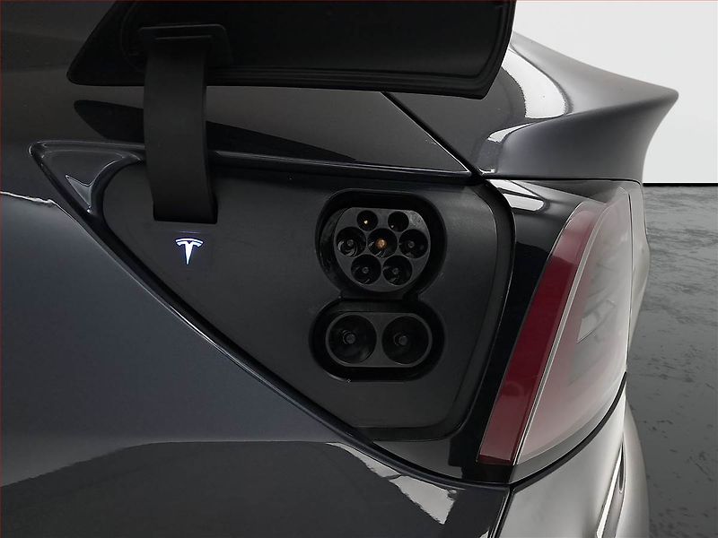 Tesla Model 3 (2019) Long Range 4WD 78kWh, SoH 83% - fotka 24 z 28