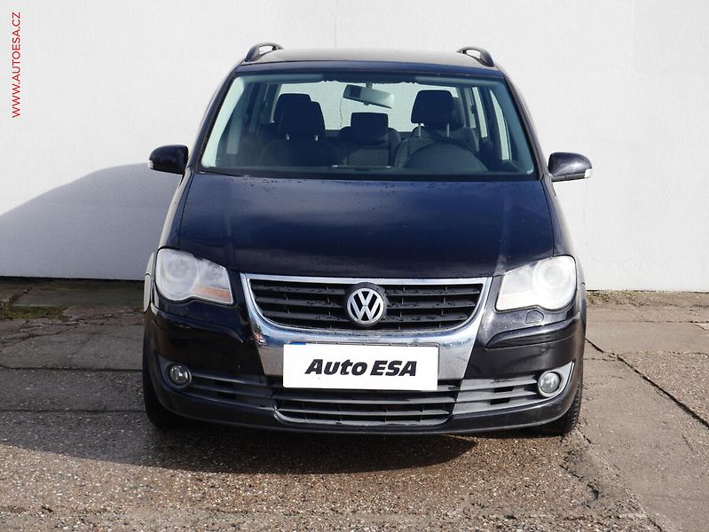 Volkswagen Touran (2007) 1.4 TSi, autoAC, tažné - fotka 2 z 17