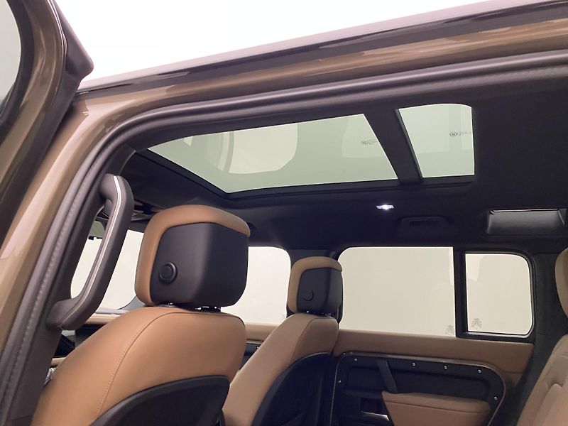 Land Rover Defender 110 D300 X-DYNAMIC HSE AWD CZ - fotka 31 z 54