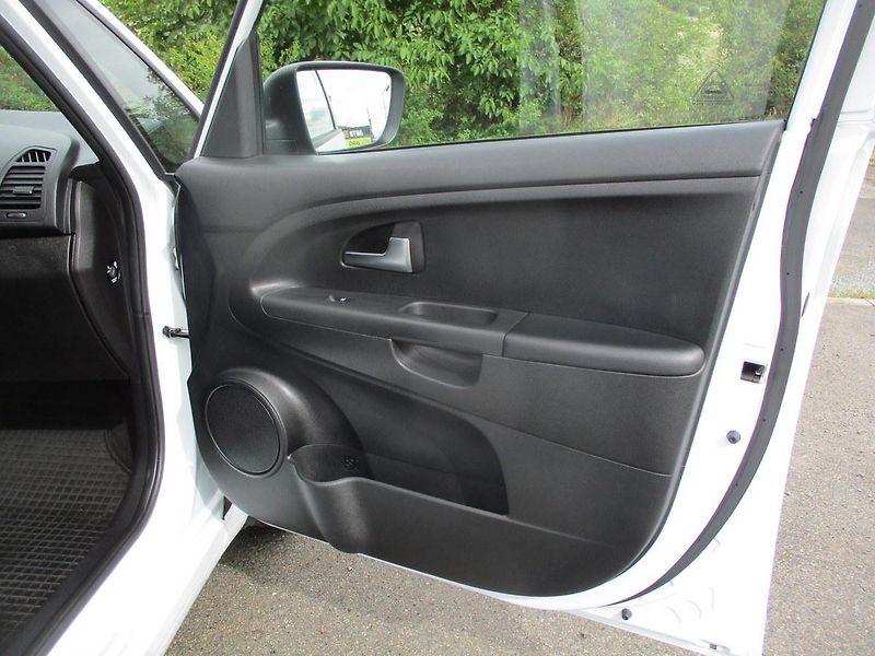 Kia Venga 1.6i 91kW AUTOMAT*NAVI*VÝHŘEV - fotka 30 z 50