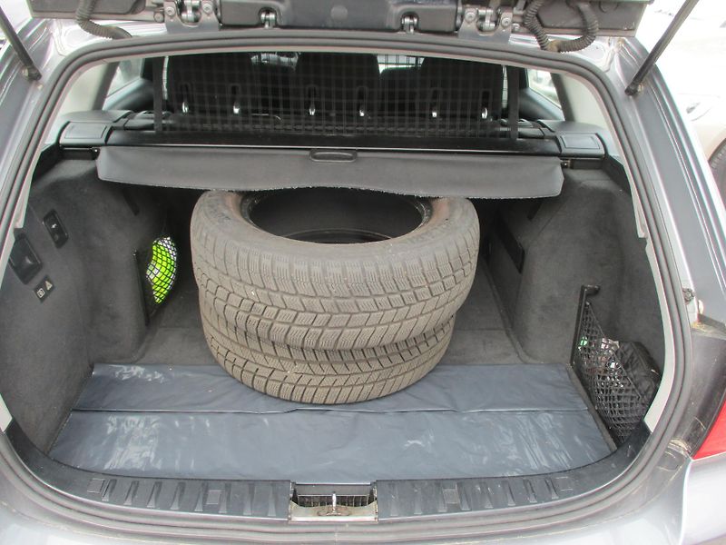 BMW Řada 3 (2011) 320i combi - fotka 7 z 9