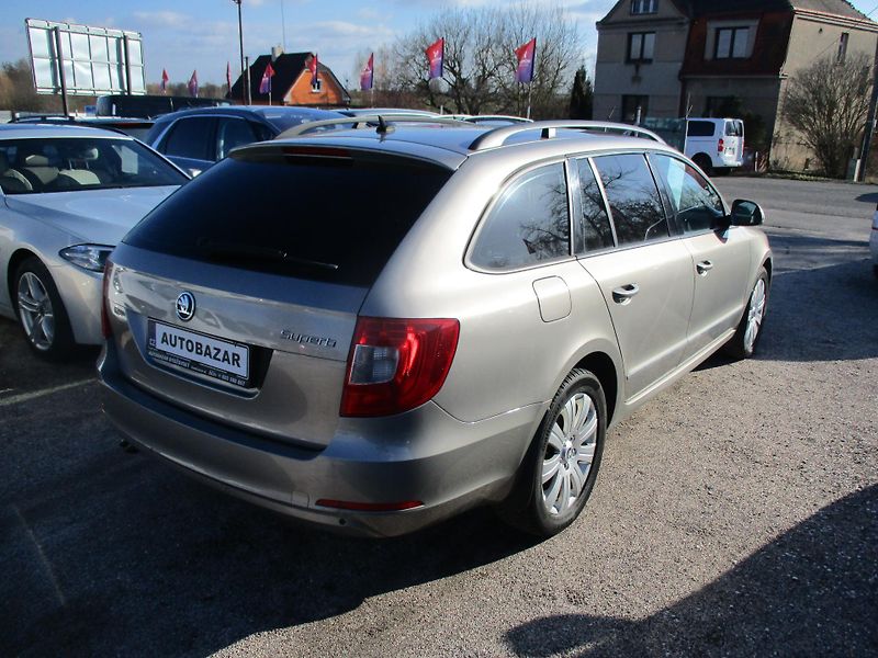 Škoda Superb (2010) combi II 1,9 TDi - fotka 4 z 11