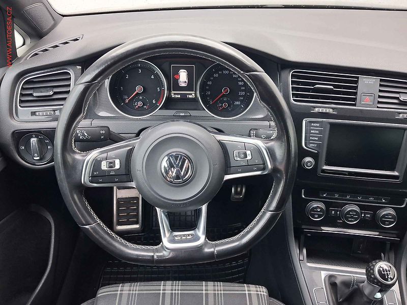 Volkswagen Golf (2015) 2.0 TDi, GTD, bixenon - fotka 11 z 18