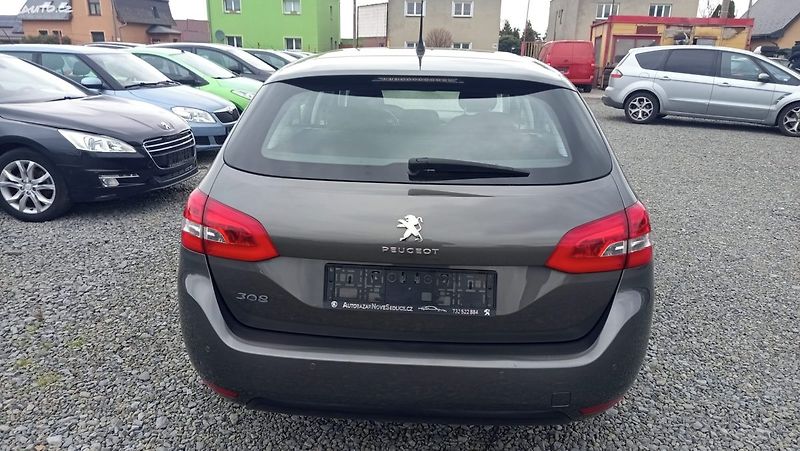 Peugeot 308 (2018) - fotka 6 z 36