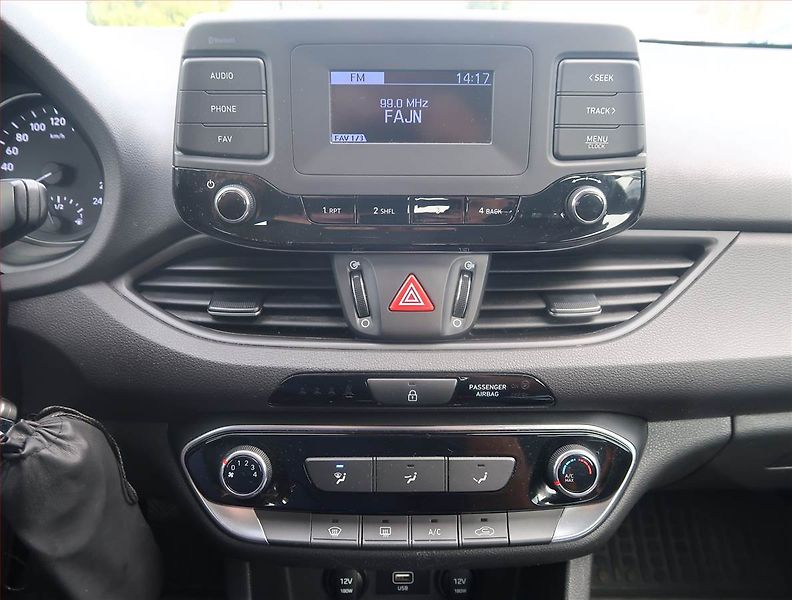 Hyundai i30 (2021) 1.0 T-GDI, ČR,1.maj - fotka 12 z 14