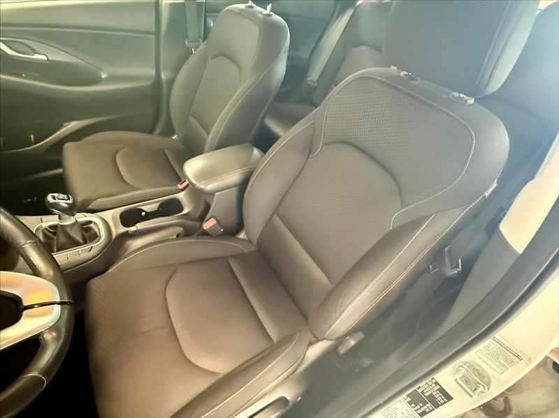 Hyundai i30 1,4 TGDI COMFORT - fotka 12 z 15