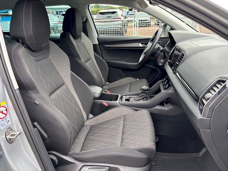 Škoda Karoq (2023) STYLE 1.5 TSI DSG 110 kW Tažné - fotka 25 z 30