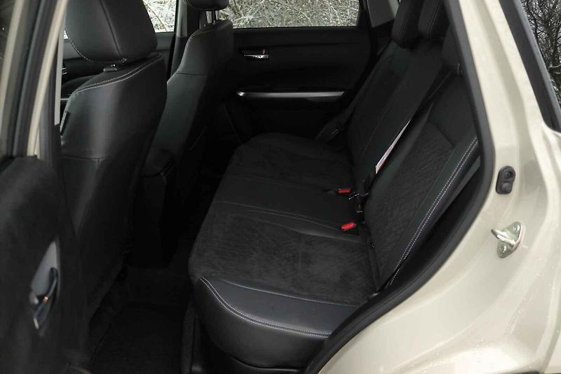 Suzuki Vitara je malé, ale schopné SUV. Prvky ze staré školy budou pro leckoho výhodou.