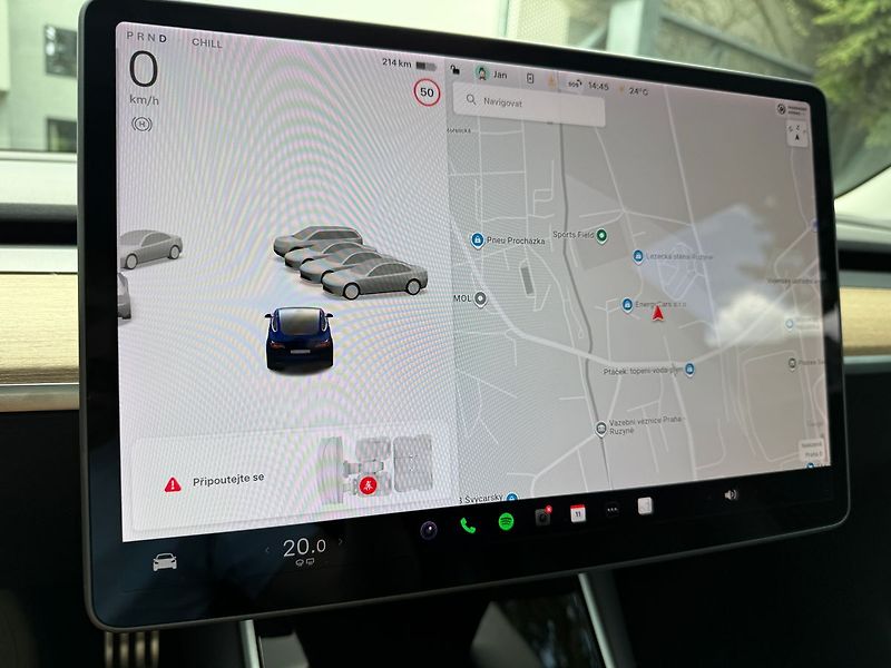 Tesla Model 3 Long Range AWD - fotka 13 z 38