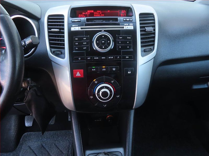 Kia Venga (2010) 1.4 CRDi, nová STK - fotka 12 z 17