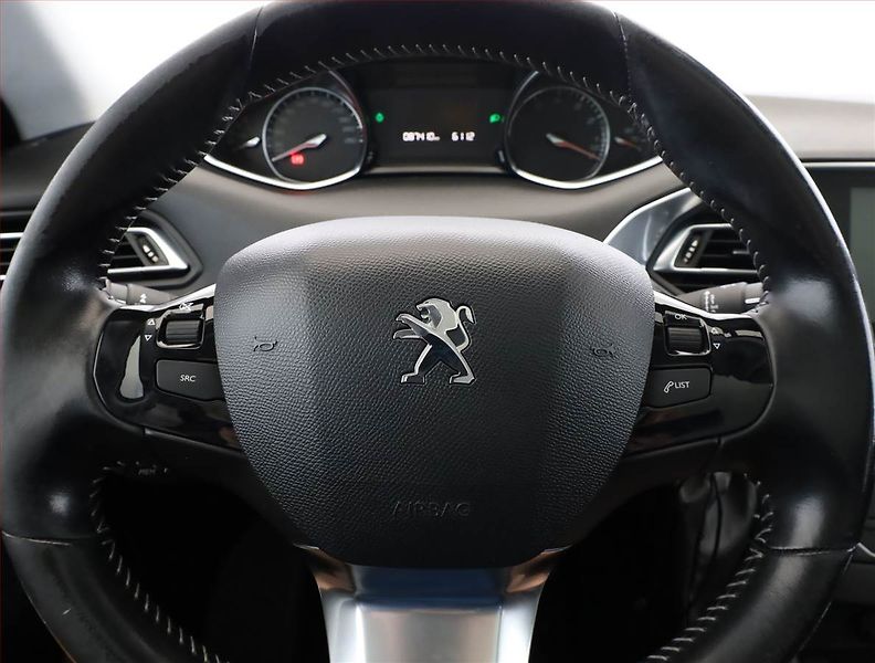 Peugeot 308 (2015) 1.2 e-THP, Serv.kniha, Navi - fotka 8 z 19