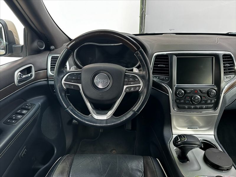 Jeep Grand Cherokee 3,0 184kW Overland 4x4 - fotka 20 z 45