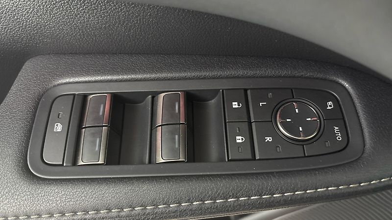 Lexus RX 500h AUT 4x4 F Sport Plus - fotka 24 z 35