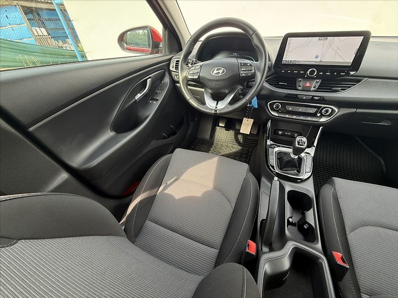 Hyundai i30 1,5 CVVT 71kW Comfort - fotka 18 z 24
