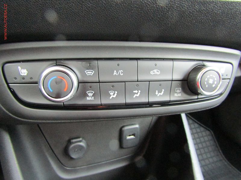 Opel Crossland X (2019) 1.2T, 1.maj,ČR, AC, park - fotka 13 z 18