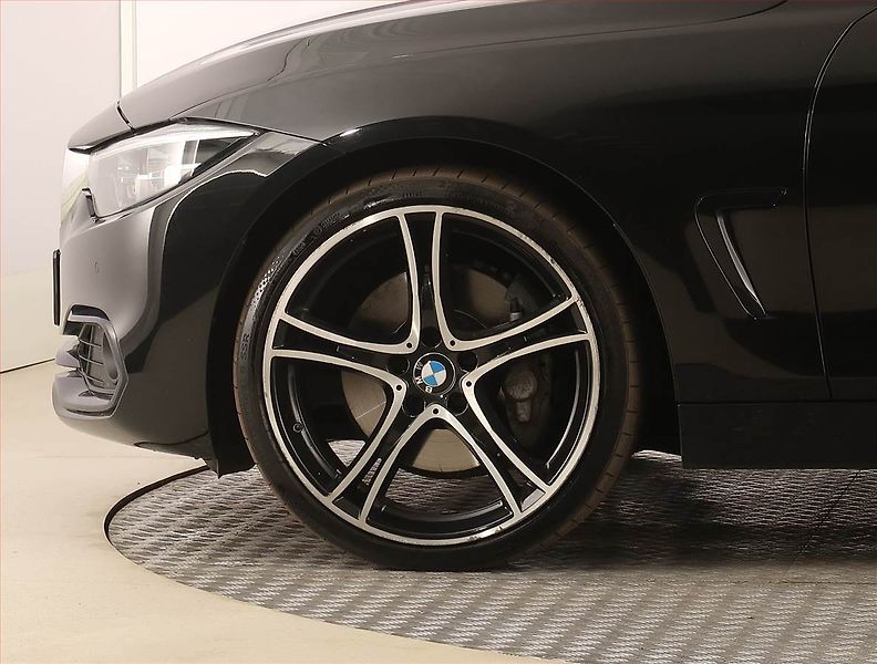 BMW Řada 4 (2018) 440i xDrive - fotka 15 z 26