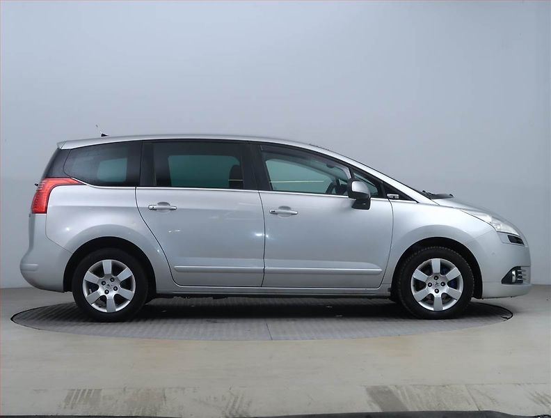 Peugeot 5008 (2010) 1.6 HDi, nová STK - fotka 6 z 15