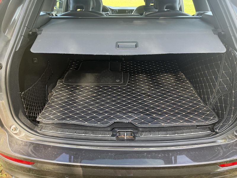 Volvo XC60 B4    R Design    ČR - fotka 16 z 31