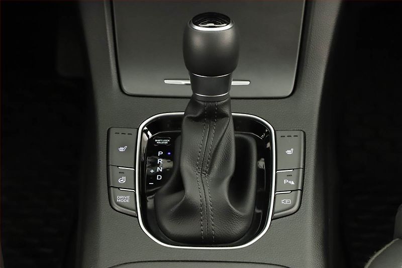 Hyundai i30 (2023) Style 1.5 T-GDI MHEV, ČR,1.maj - fotka 10 z 16