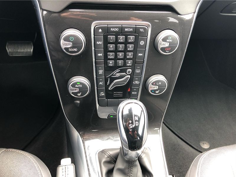 Volvo V40 D3 Cross Country - fotka 22 z 29