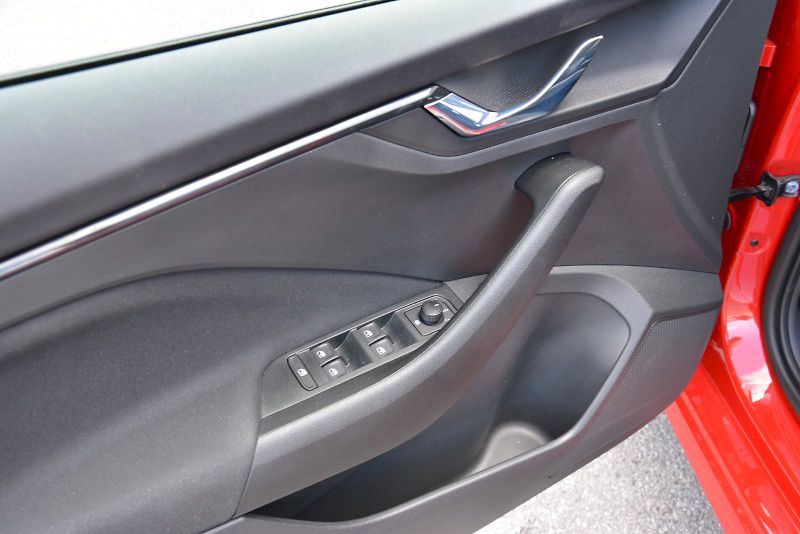 Škoda Kamiq (2024) 1.0 TSI 85 kW Selection - fotka 9 z 23