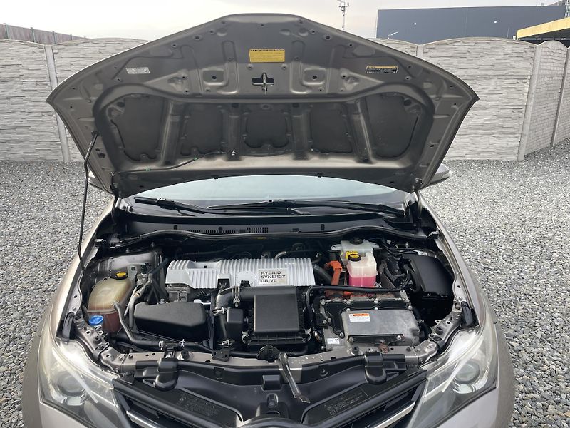 Toyota Auris 1.8i 16v HYBRID AUT NAVI CAM!! - fotka 64 z 166