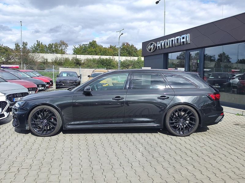 Audi RS 4 2.9 TFSI/331kW RS Dynamic pake - fotka 8 z 41