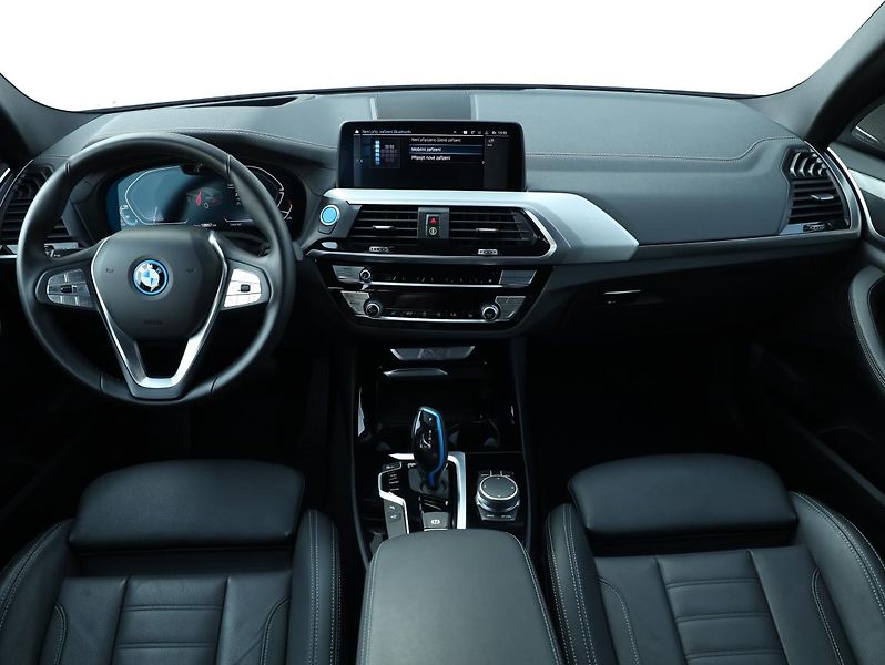 BMW iX3 - fotka 7 z 19