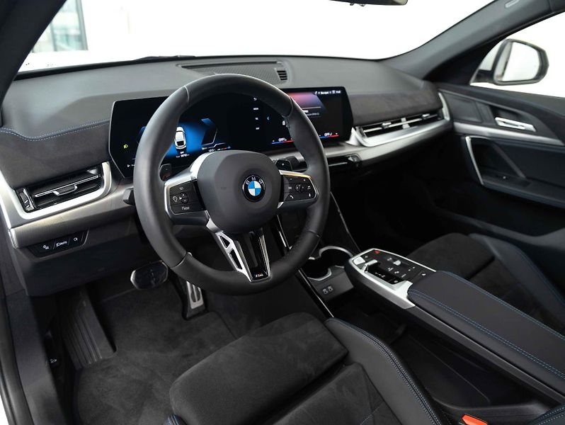 BMW X2 sDrive20i - fotka 11 z 22