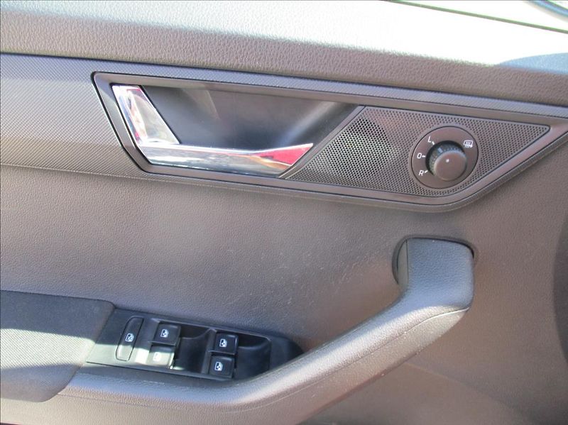 Škoda Fabia 1,0 TSI, serviska,1.maj,DPH,CZ - fotka 19 z 27