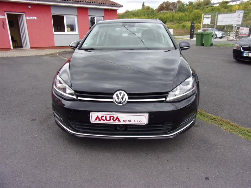 Volkswagen Golf 1,4 TSI Highline Webasto 103kW - fotka 8 z 31