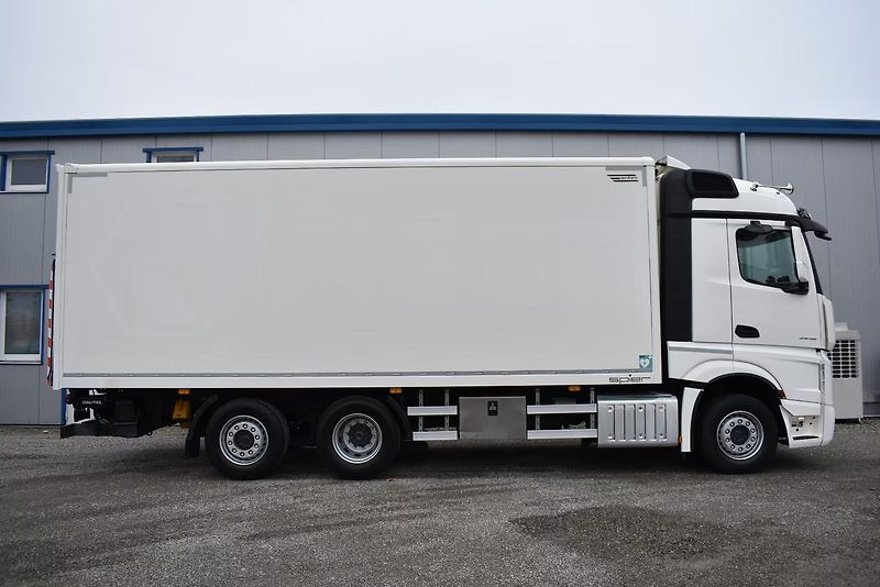 Mercedes-Benz Actros 2548 6x2 prachotěsná skříň - fotka 4 z 18