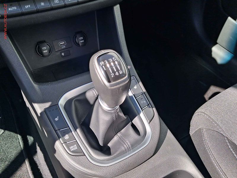 Hyundai i30 (2022) 1.5 T-GDi 48V MHEV, 1.maj,ČR - fotka 16 z 20