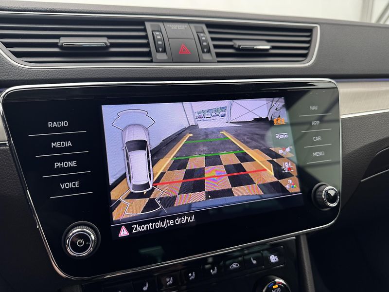 Škoda Superb 1.4tsi*Plug-In*160kw*L&K*PANO* - fotka 28 z 44
