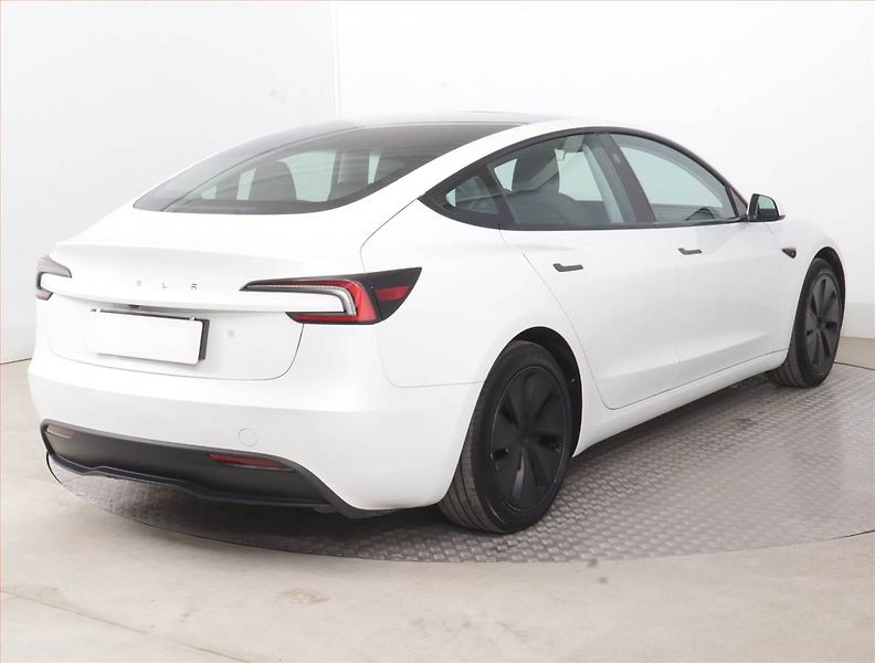 Tesla Model 3 (2023) Standard Range LFP, SoH 96% - fotka 5 z 23