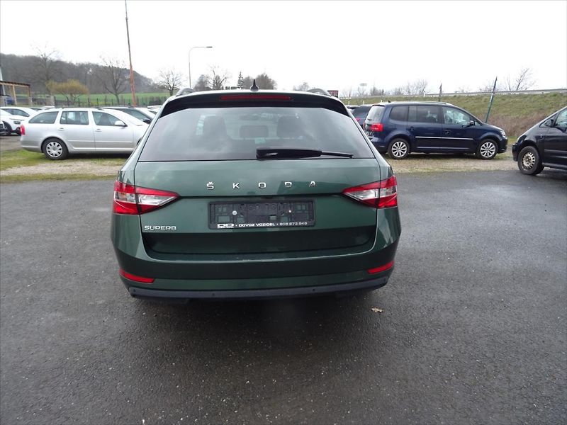 Škoda Superb 1,6 TDI 88 kW Automat - fotka 8 z 27