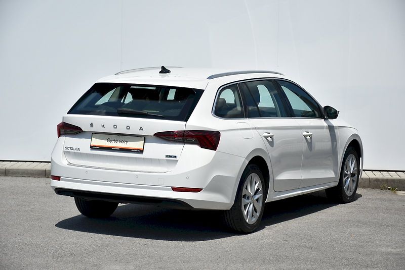 Škoda Octavia (2023) Style Plus 1.5 eTSI DSG - fotka 9 z 34