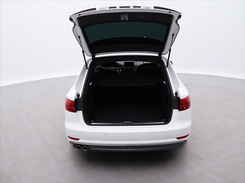 Audi A4 3,0 TDI quattro S-line S-Troni - fotka 9 z 33