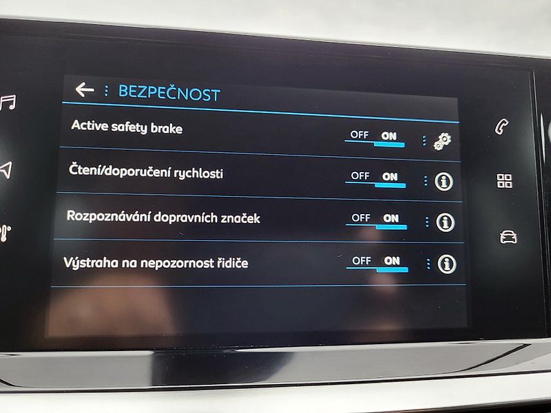 Peugeot 2008 ALLURE 1.2 PureTech 130k EAT8 - fotka 17 z 45