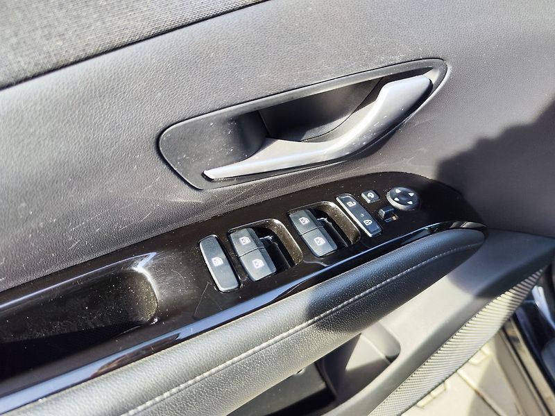 Hyundai Tucson 1.6 T-GDI/132kW Smart DCT MHEV - fotka 29 z 30