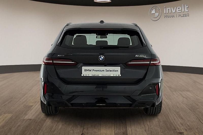 BMW Řada 5 540d xDrive Touring - fotka 4 z 24
